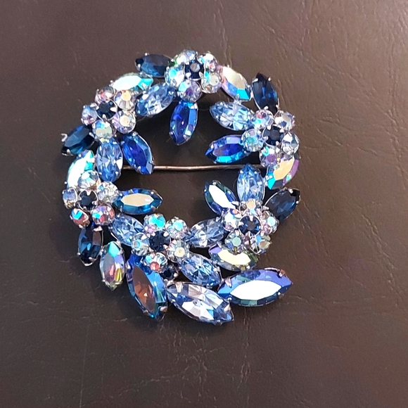 ❄️Blue Aurora Borealis Unsigned Juliana Brooch - Picture 4 of 7